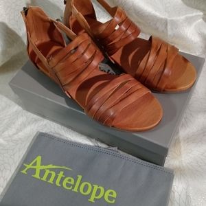 Antelope remi sandals